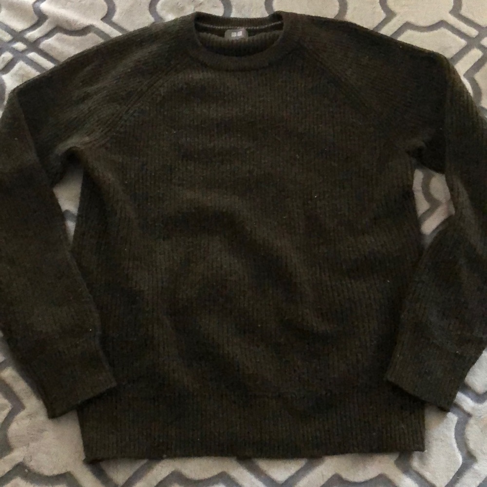 UNIQLO Olive sweater HEATTECH